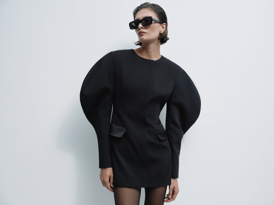 Dress with voluminous sleeves