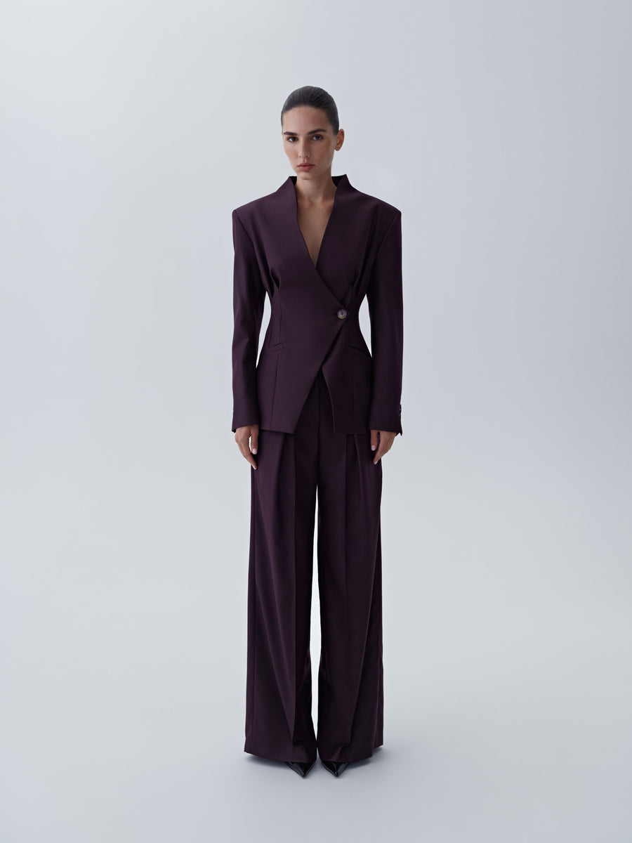 Loose-cut trousers with pleats