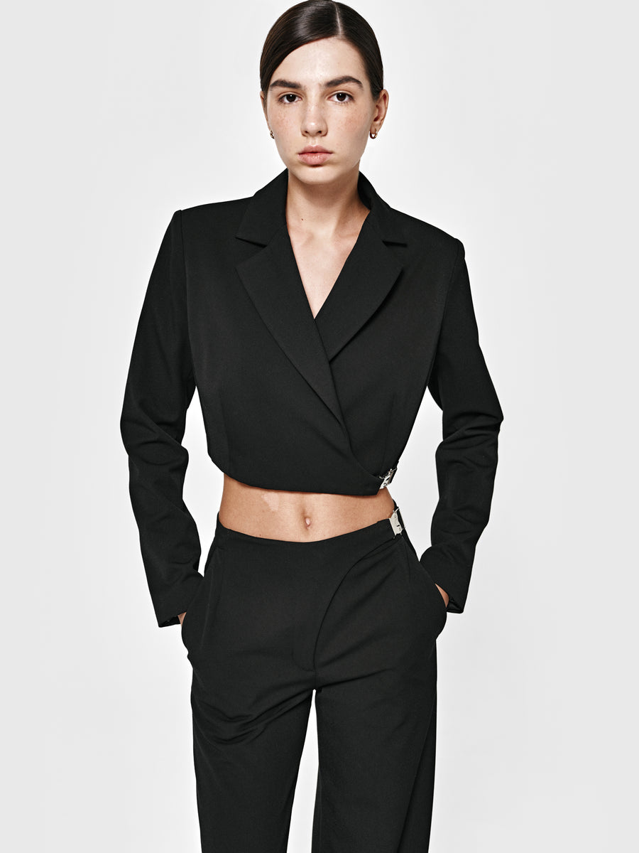 Cropped wrapped blazer with a metal fastener