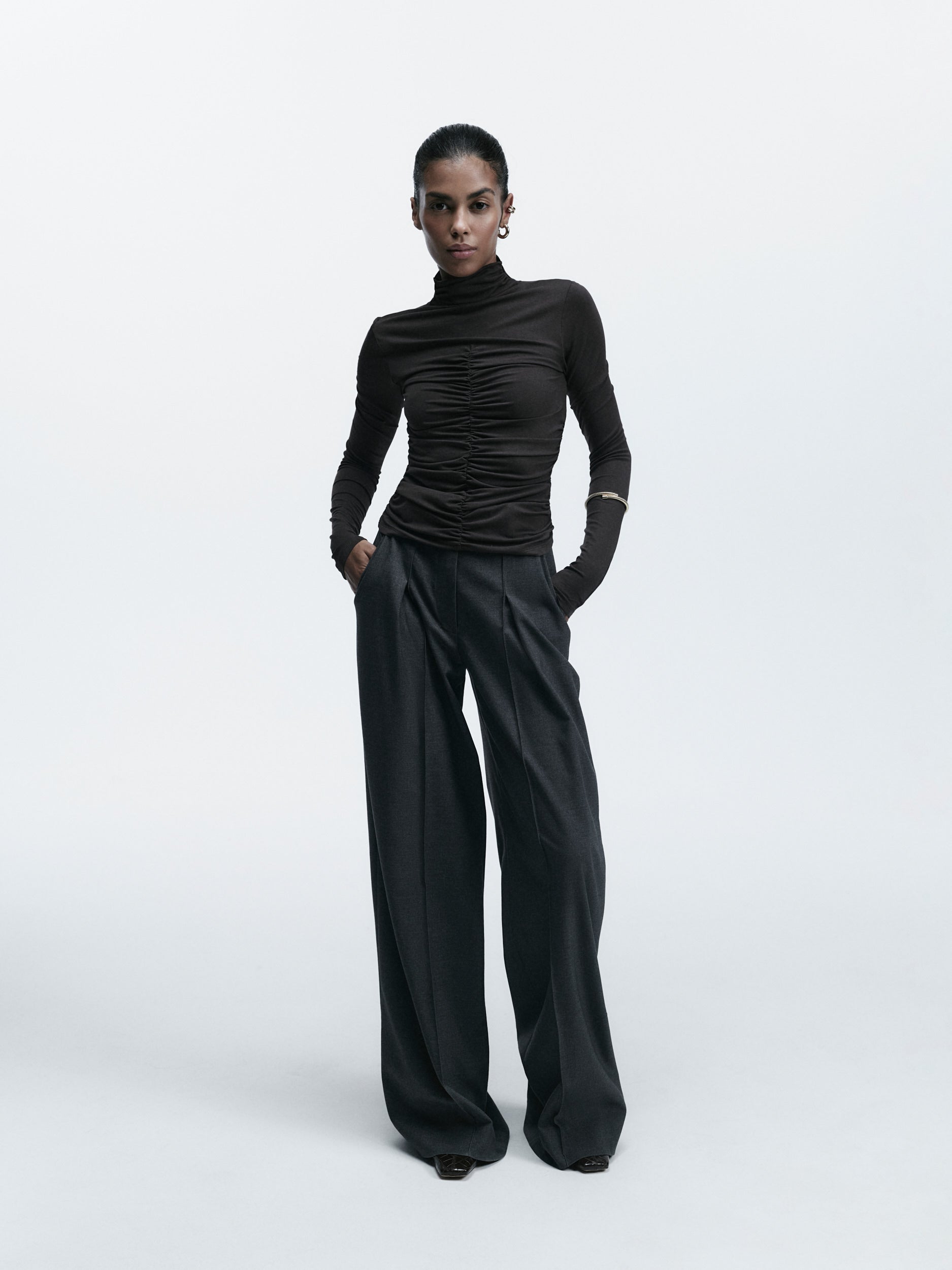 Long-sleeve top with front drawstring